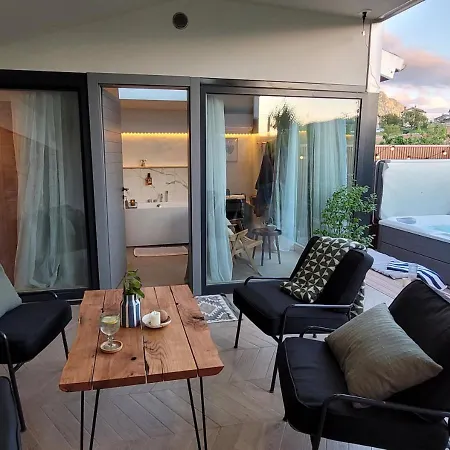 Du Hiska-private Jacuzzi & Ir Sauna Apartment